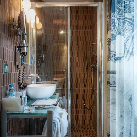 Hotel Apostrophe Paris