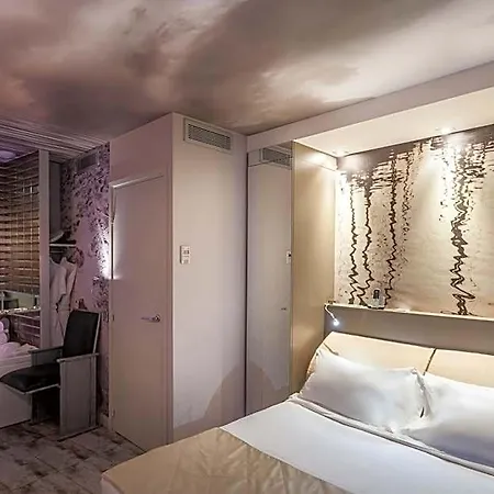 Apostrophe Hotel 3*