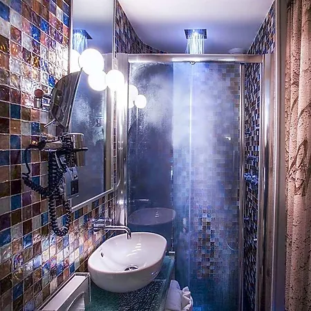 Hotel Apostrophe Paris