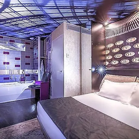 Apostrophe Hotel