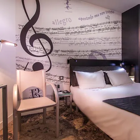 Apostrophe Hotel
