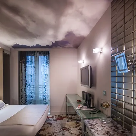 Apostrophe Hotel