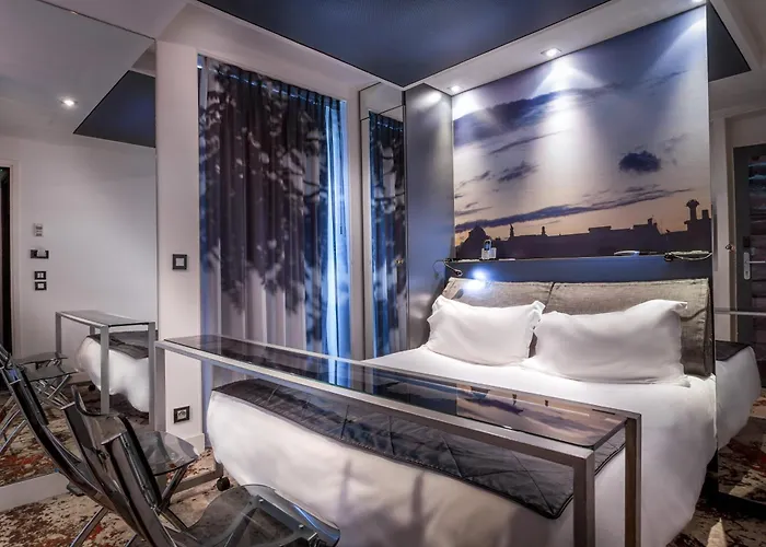 アポストロフ オテル パリ