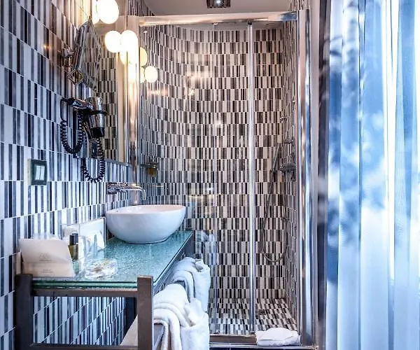 アポストロフ オテル 3*