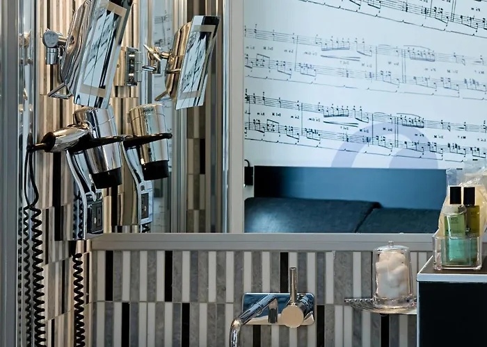 ホテル アポストロフ オテル