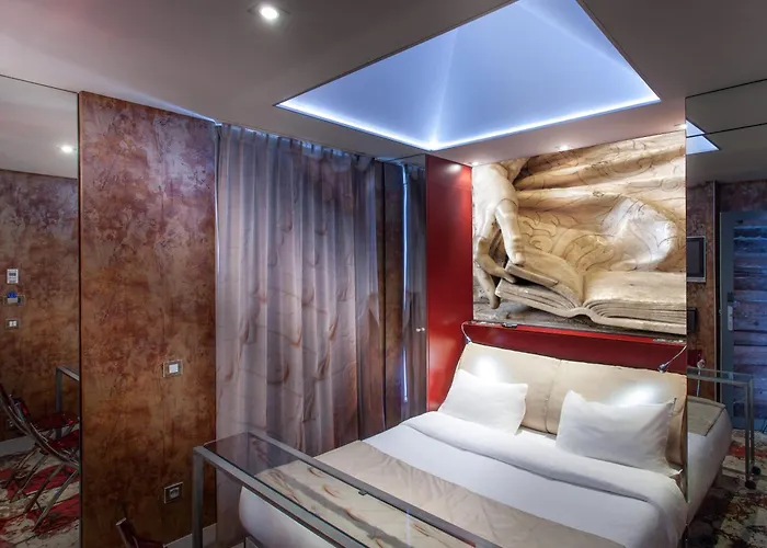 アポストロフ オテル パリ