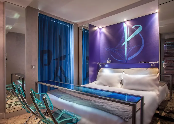 アポストロフ オテル 3* パリ