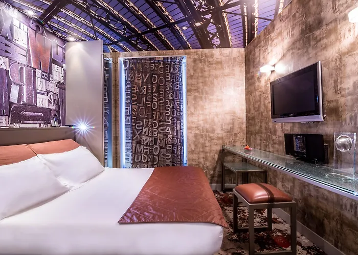 アポストロフ オテル パリ